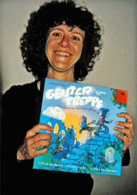 Spielautorin Michelle Schanen mit ihrem Kinderspiel Geistertreppe